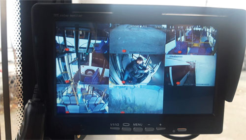 Рисунок 3. Монитор в кабине водителя, на который выводятся данные с камер