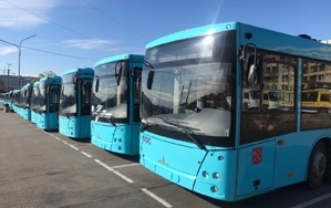 Новая партия лазурных умных автобусов вышла на маршруты Санкт-Петербурга!
